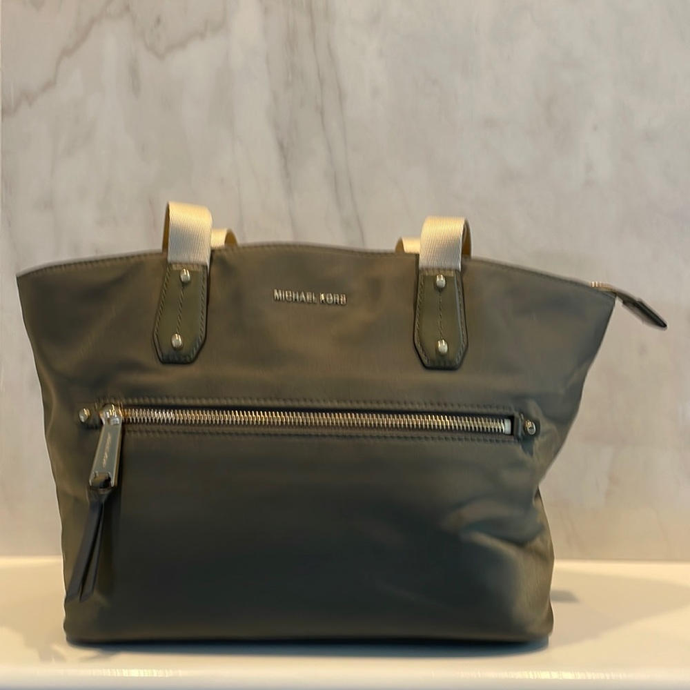 Travel Michael Kors Polly Medium Nylon Tote Bag
